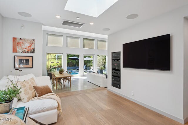 Building Photo - 329 Westbourne Dr
