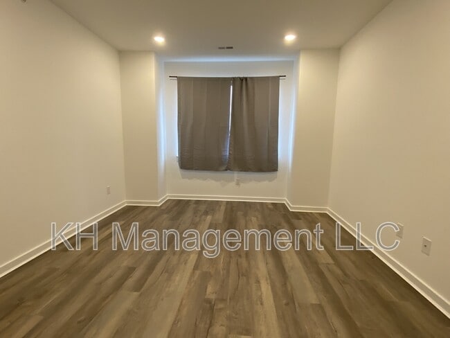 Building Photo - 976 N 45th St