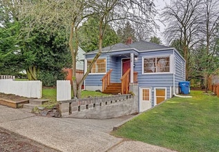 Building Photo - Great Northgate/Maple Leaf location - cute...