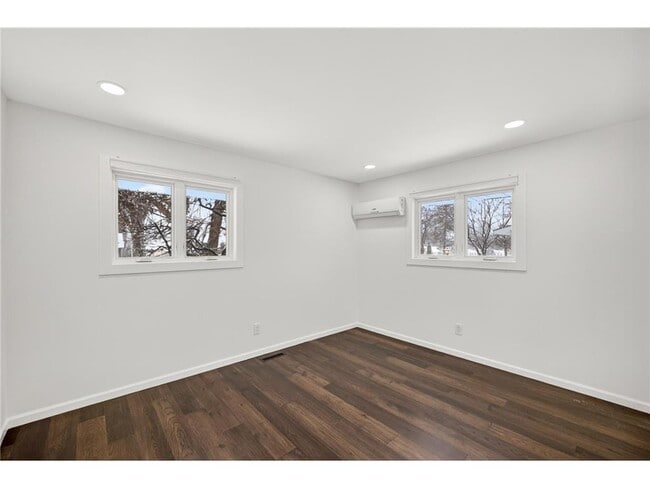 Building Photo - 110920 Oak Knoll Terrace S