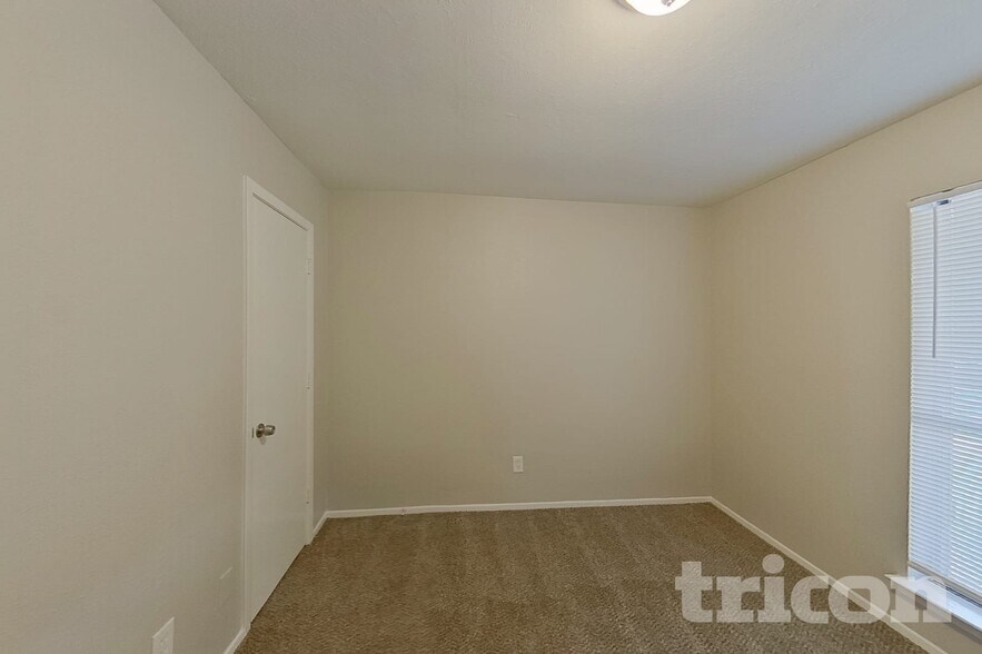 Building Photo - 2507 Arapaho Dr