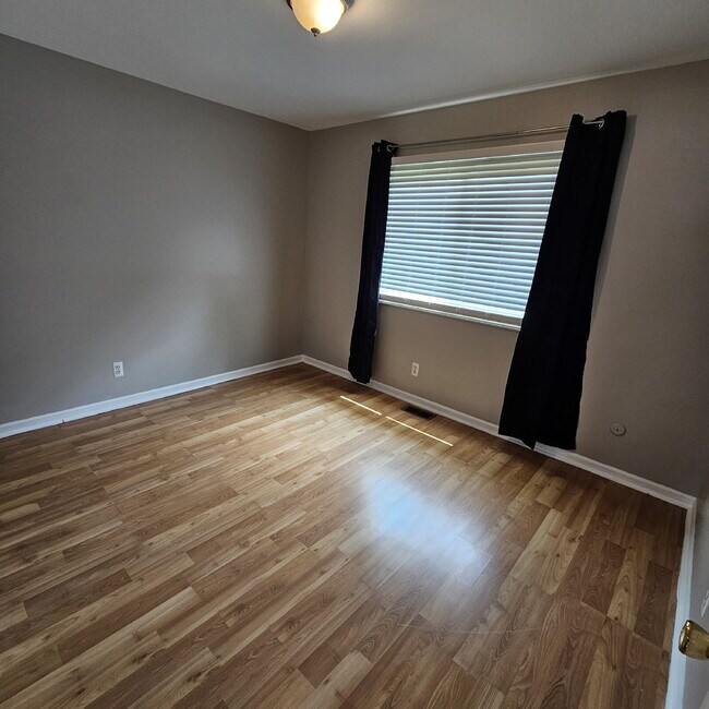 Building Photo - Spacious Newer Build 3 Bedroom Ranch w/ Ti...