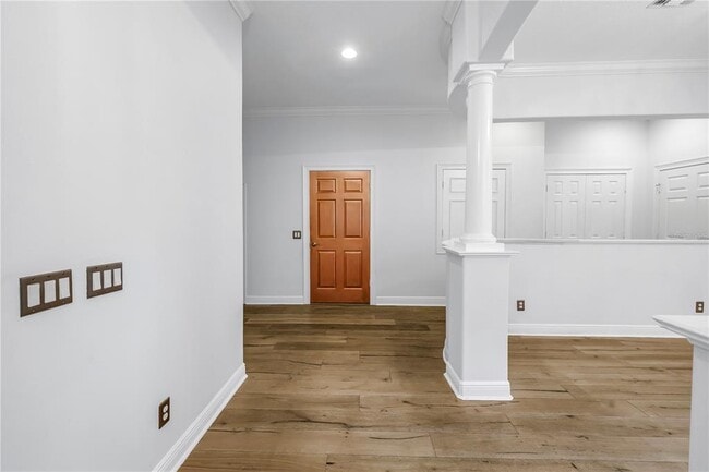 Building Photo - 651 Saxony Blvd