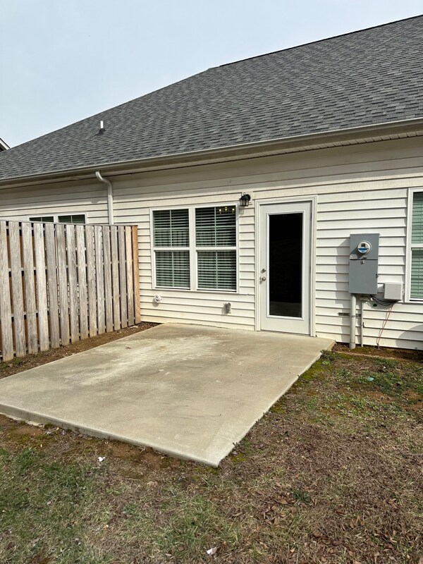 Building Photo - 580 NE Bellingham Dr