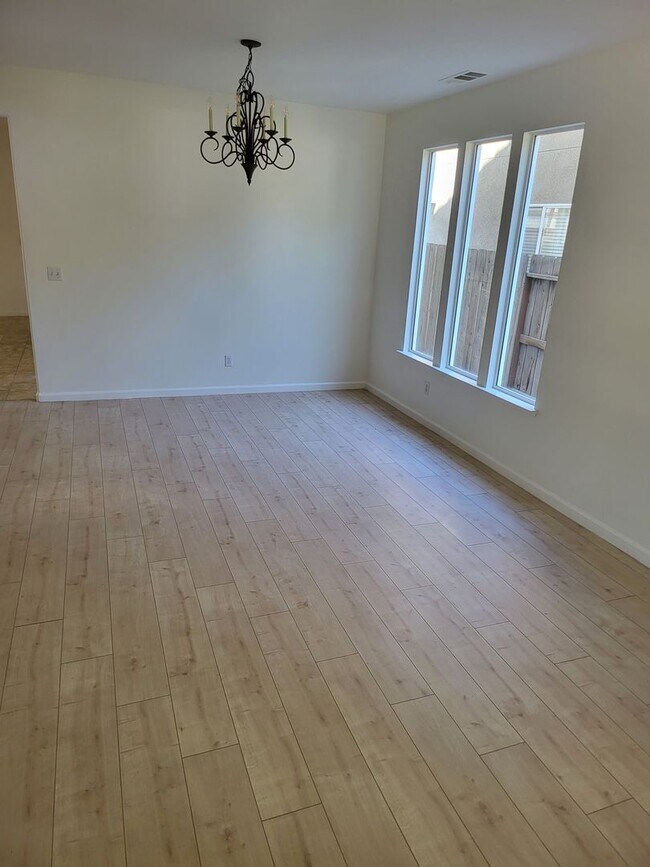 Building Photo - Three Bedroom and Three bathroom home and ...