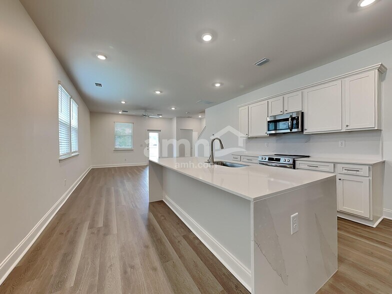 Building Photo - 531 Armstrong Curv