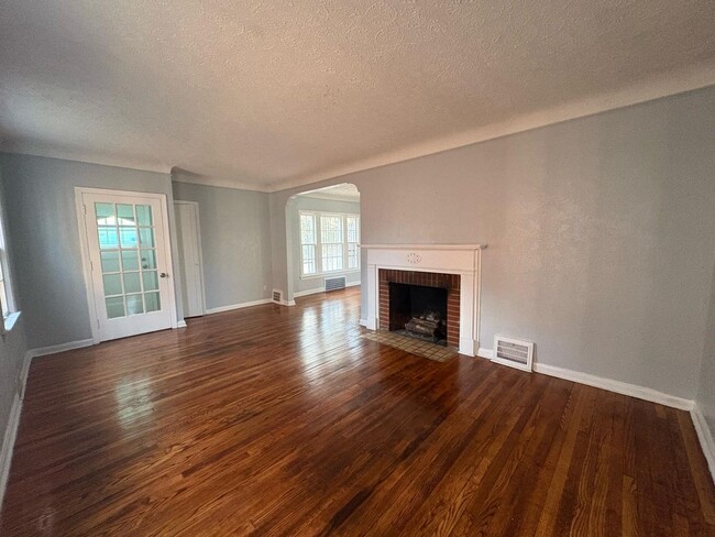 Building Photo - Charming 3 Bedroom for Rent In Cleveland H...