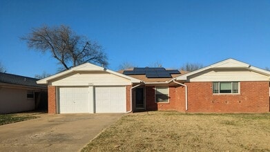Building Photo - Spacious 4-Bed Home in Bethany with Solar Panels!