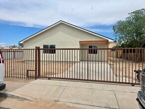 Building Photo - ***NEW*** 3-bedroom, 2-bath home in Albuquerque with all the modren finishes!