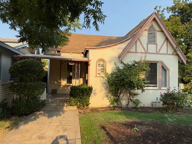 Building Photo - 2211 N Van Ness Blvd