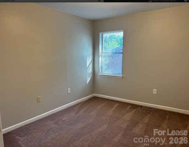 Building Photo - 3633 Driftwood Dr