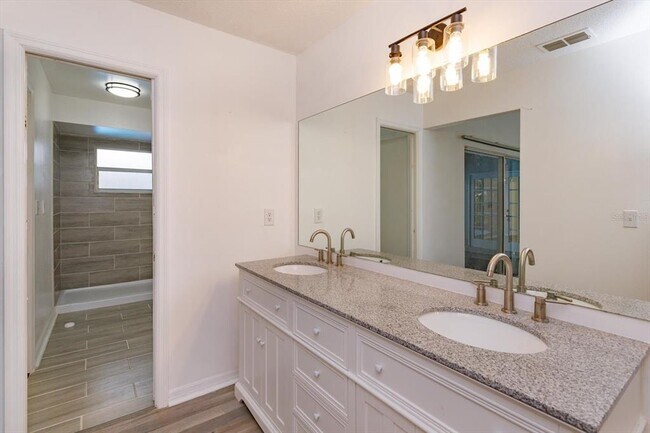 Building Photo - 5955 Kenlyn Ct