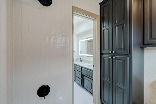 Building Photo - 3616 Burlington Dr