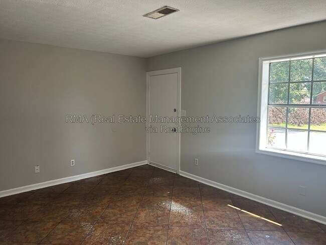 Building Photo - 118 Quincy Ave