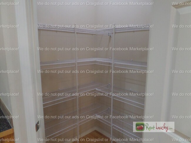 Building Photo - Meticulously Maintained 4-Bedroom Home in Sought-After Bothell Location!