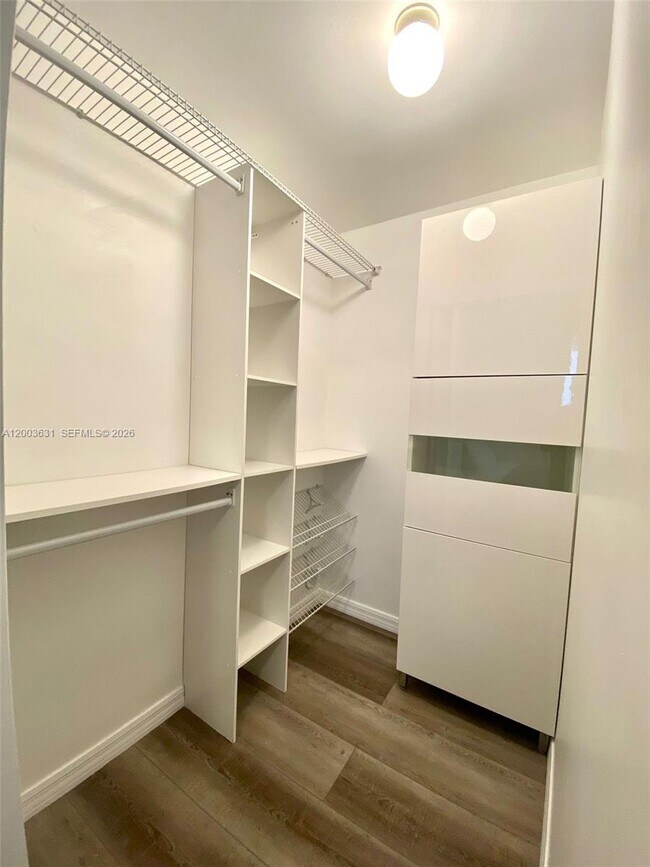 Building Photo - 115 SW 11th St