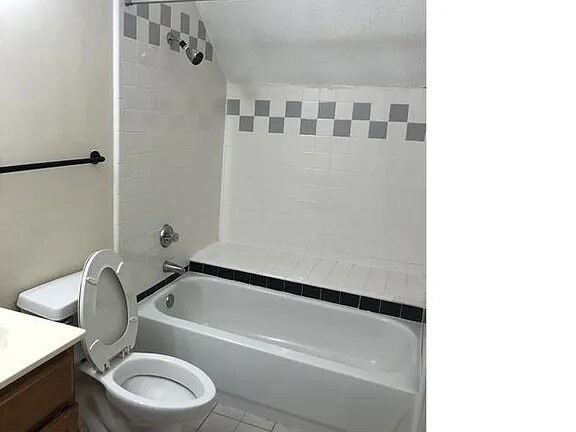 Building Photo - 9815 Walnut St