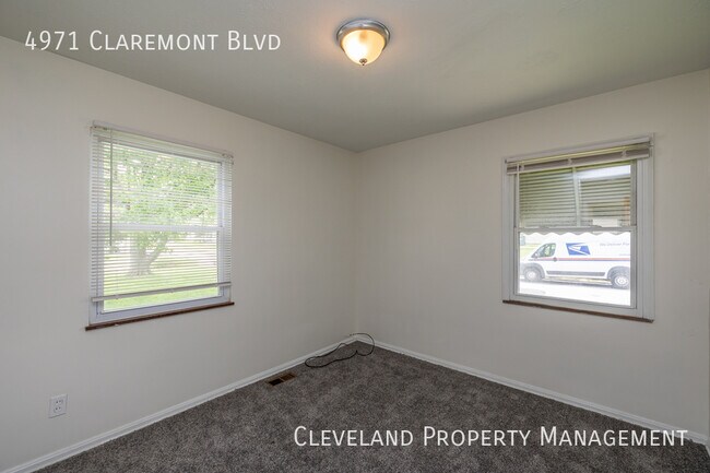 Building Photo - Charming Garfield Hts. Home