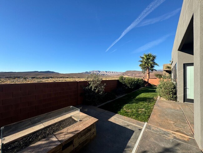 Building Photo - Home in Anasazi Vista neighborhood.