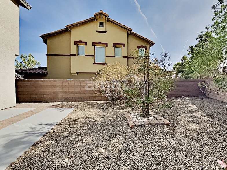 Building Photo - 1160 Paradise Safari Dr