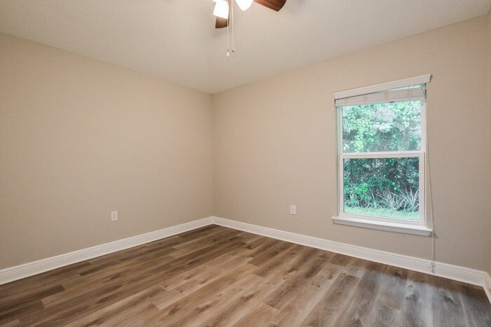 Building Photo - 706 Chelsea Ave