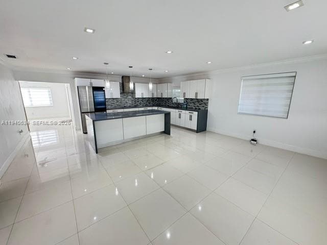 Building Photo - 1170 W 33rd Pl