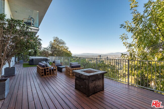 Building Photo - 7177 Pacific View Dr