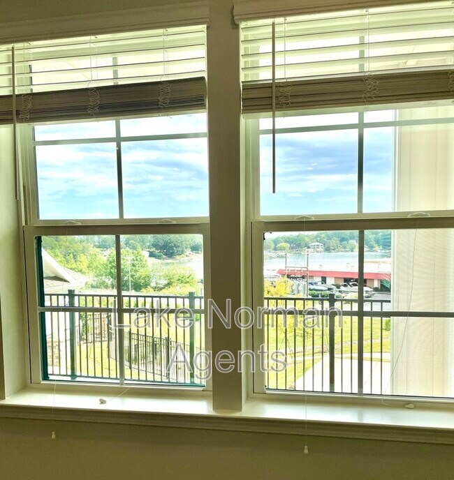 Building Photo - 4455 Reed Crk Dr