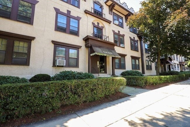 Building Photo - 1718 Commonwealth Ave