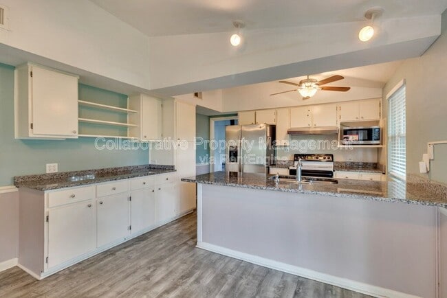 Building Photo - 12444 Largo Dr