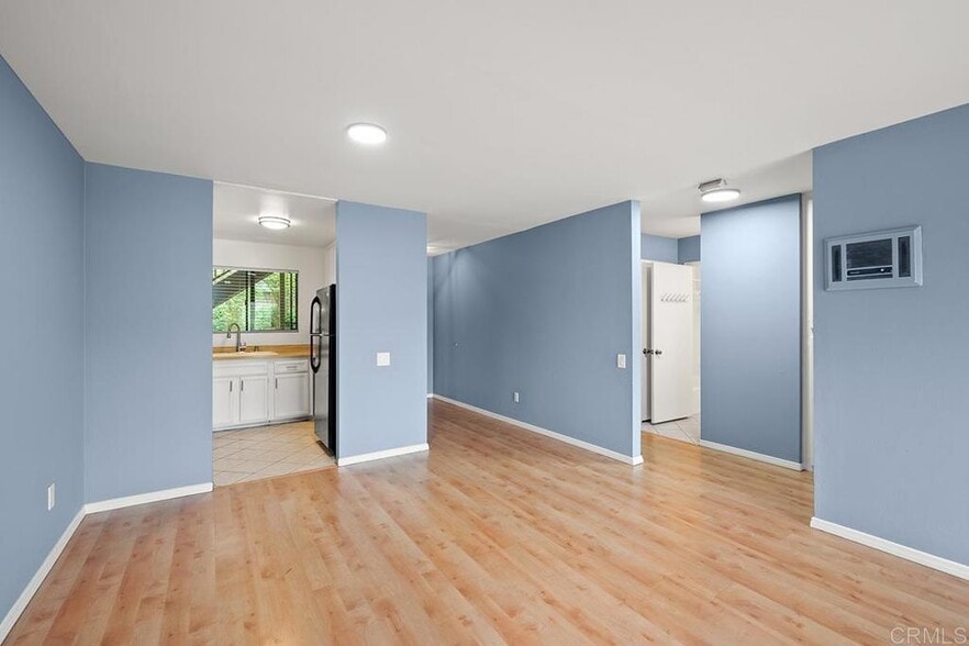 Building Photo - 6725 Mission Gorge Rd