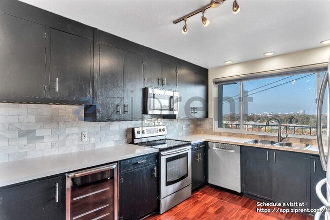 Building Photo - 341 Malcolm Ave