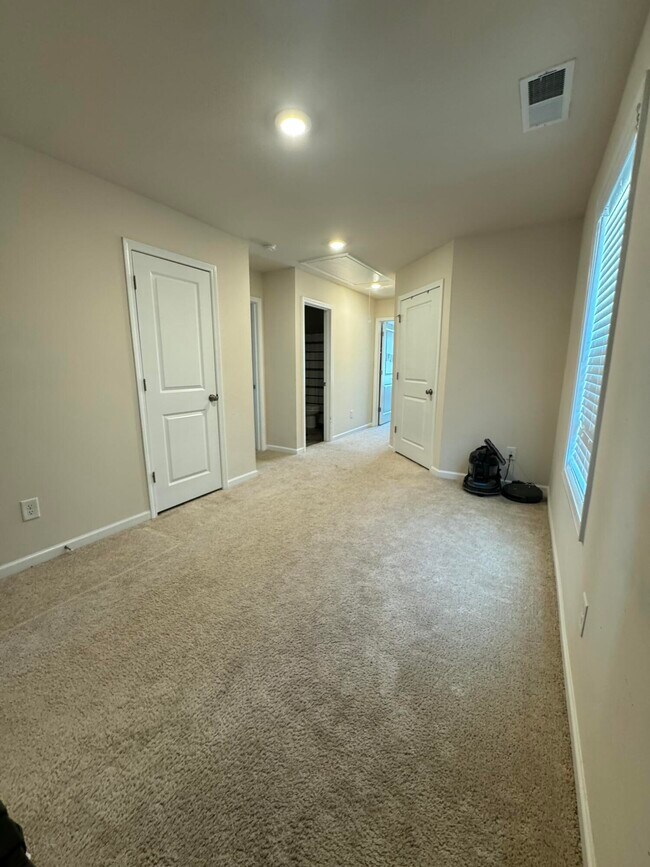 Building Photo - 841 Delta Ln