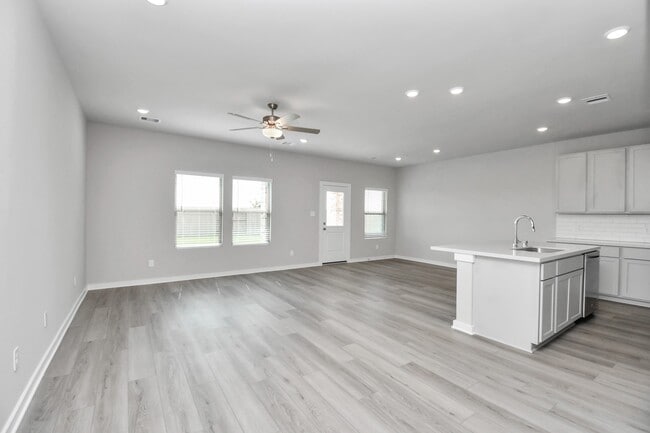 Building Photo - 6702 Arabella Lakes Dr