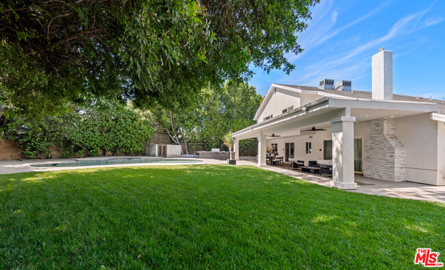 Building Photo - 8730 Sari Ave