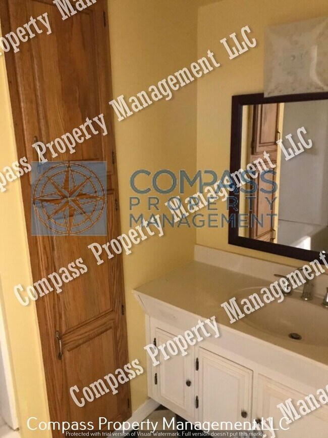 Building Photo - $1,295 - 3 Bed, 1 Bath Apartment - Paradise