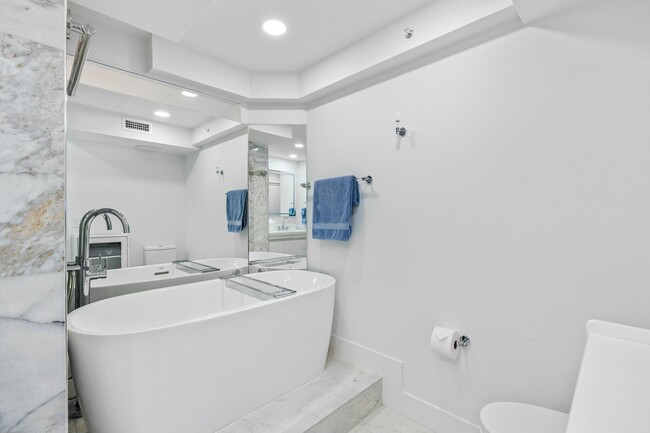 Building Photo - 400 N Flagler Dr