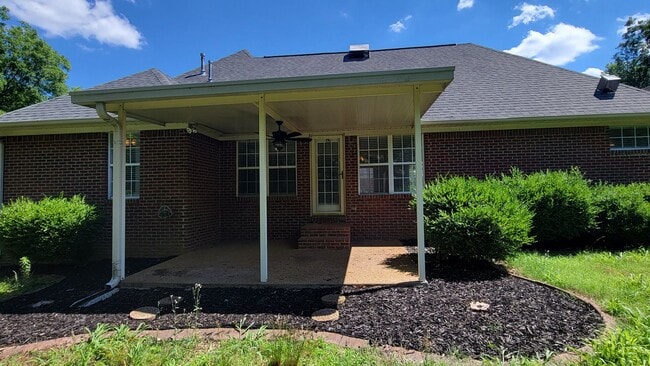 Building Photo - 39 Baker Dr