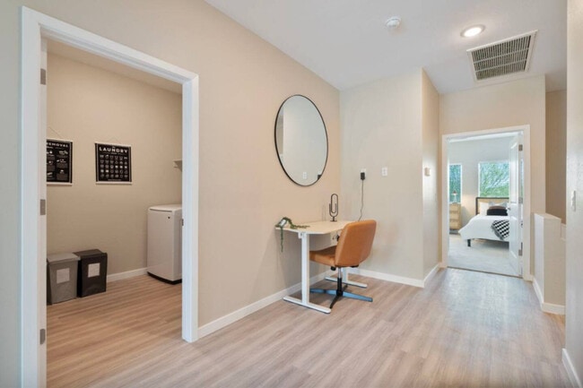 Building Photo - 16601 N Parkview Pl