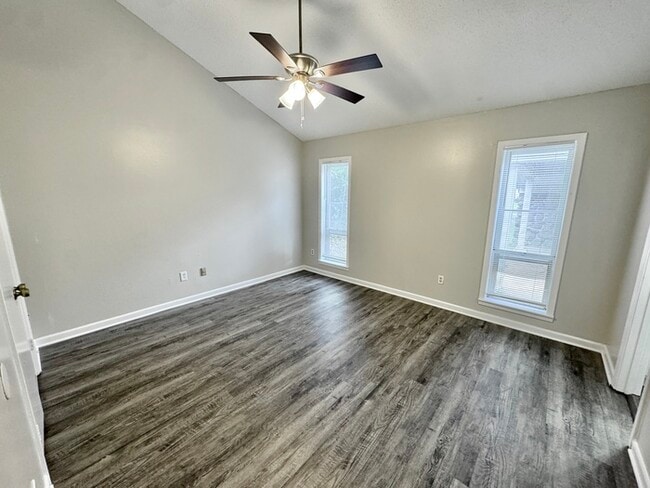 Building Photo - 4080 Meadow Creek Rd