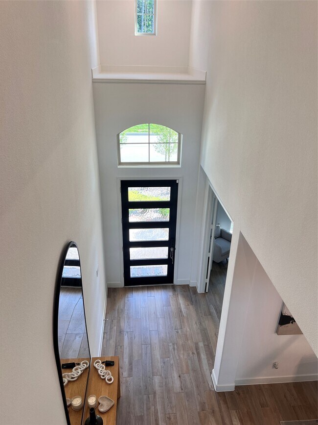 Building Photo - 176 Sweeping Valley Dr