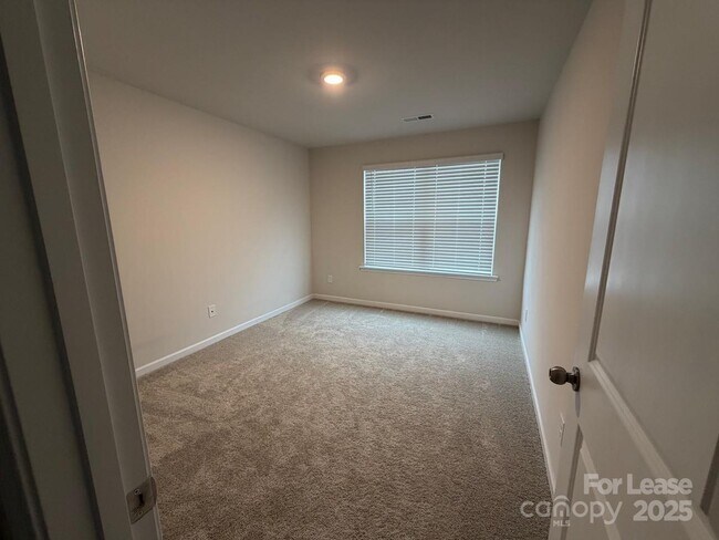 Building Photo - 403 Wescott St