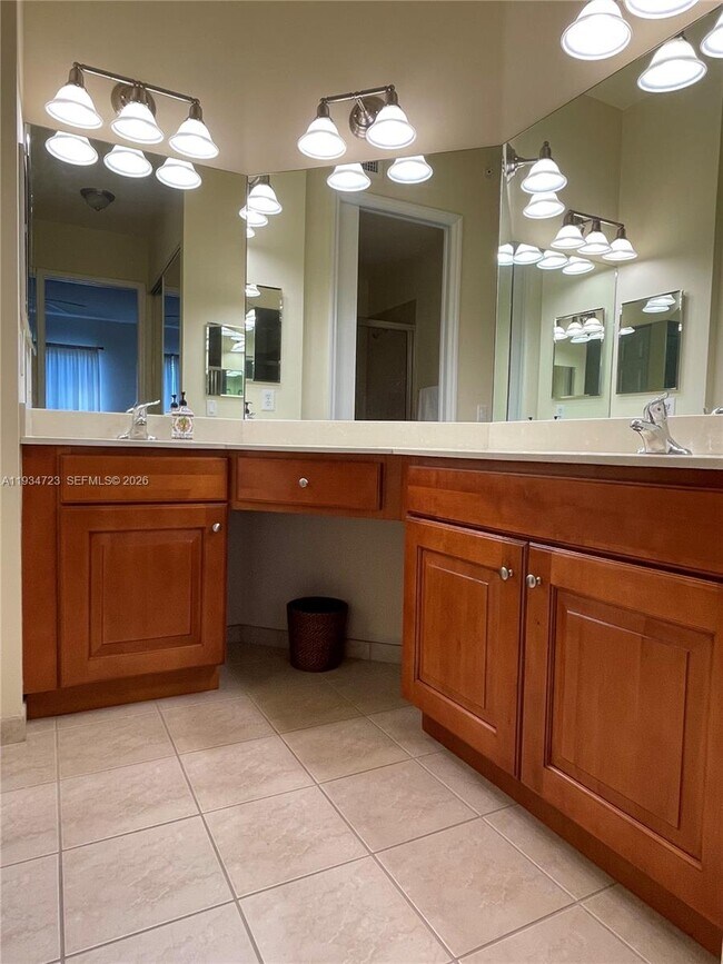 Building Photo - 3500 Oaks Clubhouse Dr