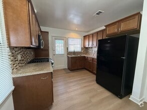 Building Photo - 321 - 1221-1223 West Ramona LLC