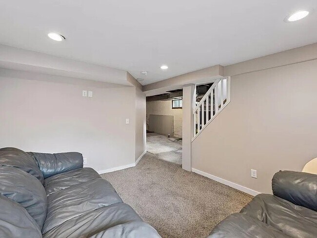 Building Photo - 4228 42nd Ave S