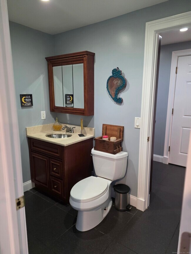 Building Photo - 913 Pleasant Valley Rd