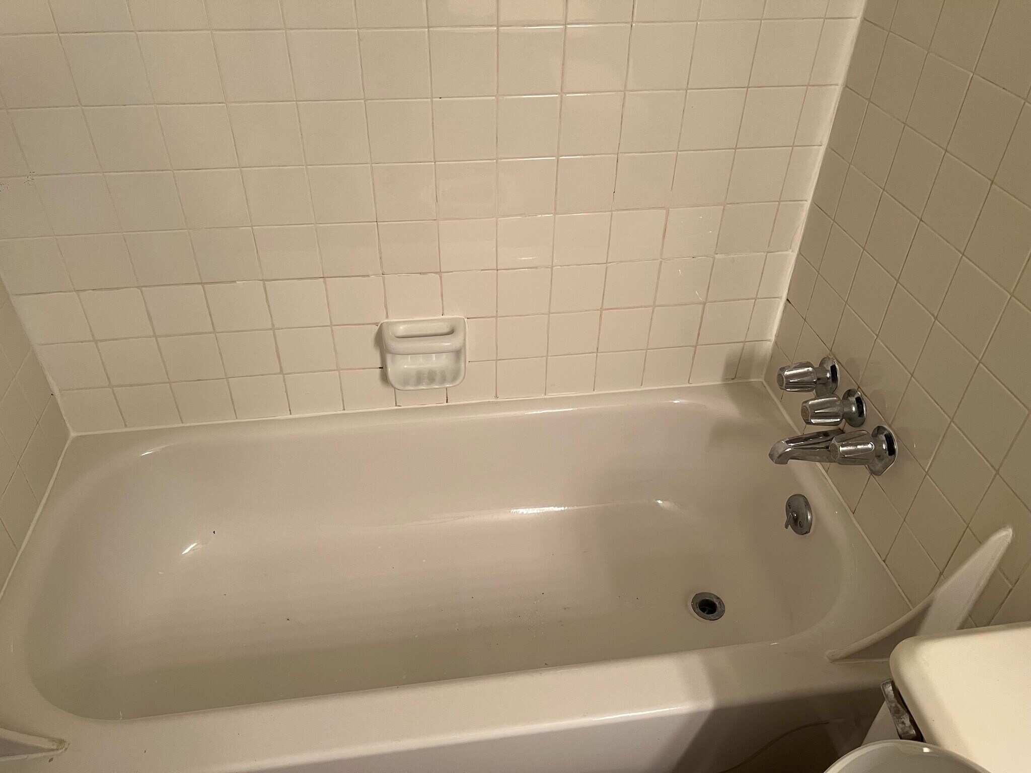 Main bathroom - 900 Mountain Creek Rd