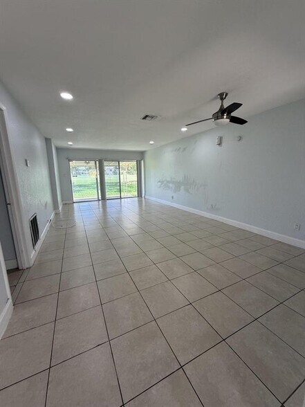 Building Photo - 9640 NW 65th St