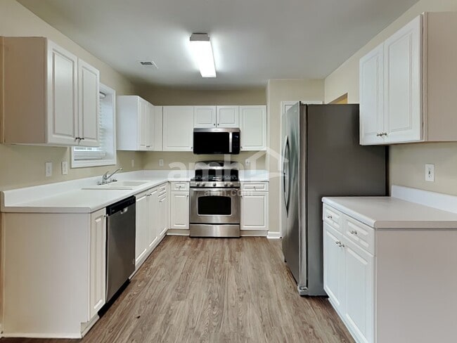 Building Photo - 200 Crossview Dr