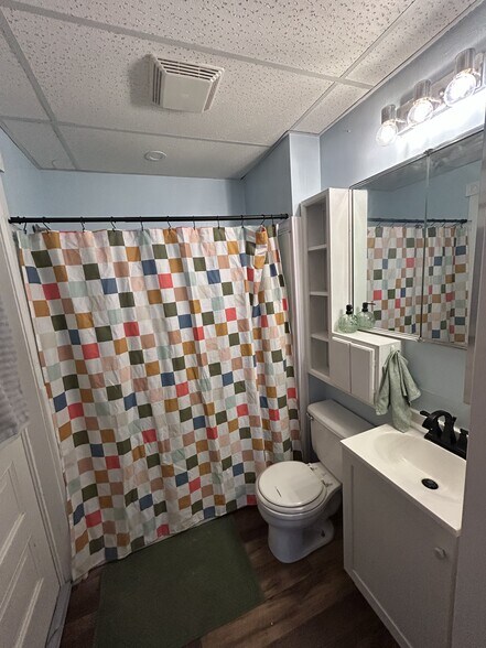 Bath - 821 Tremont St